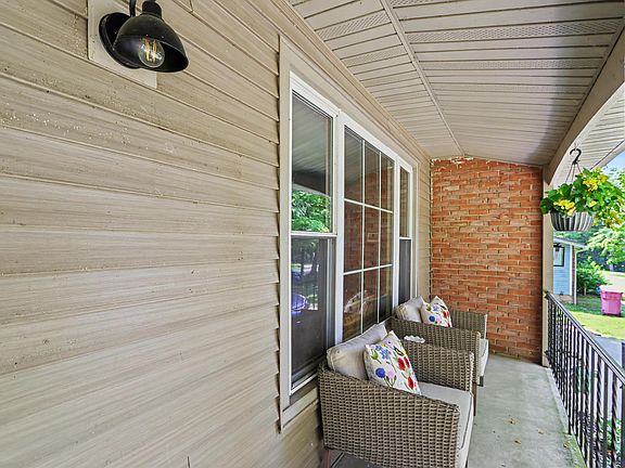 3rd image of 2239 Breezeway Dr
