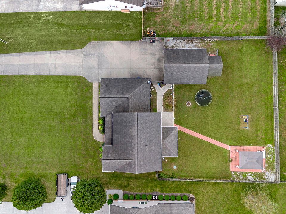 373 Clover Cir, Jacksboro, TN 37757 Zillow