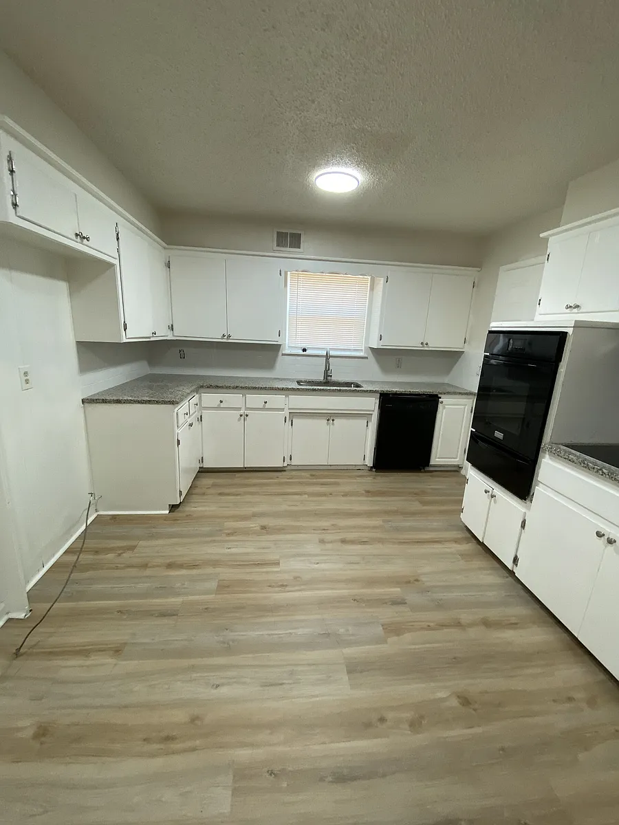 Building Photo - 2105 Linda Ln
