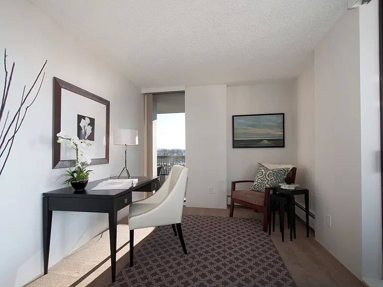 5051 Lougheed Hwy — Photo 13