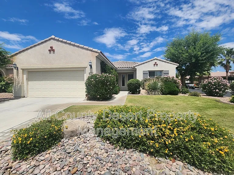 81566 Avenida Sombra — Photo 1