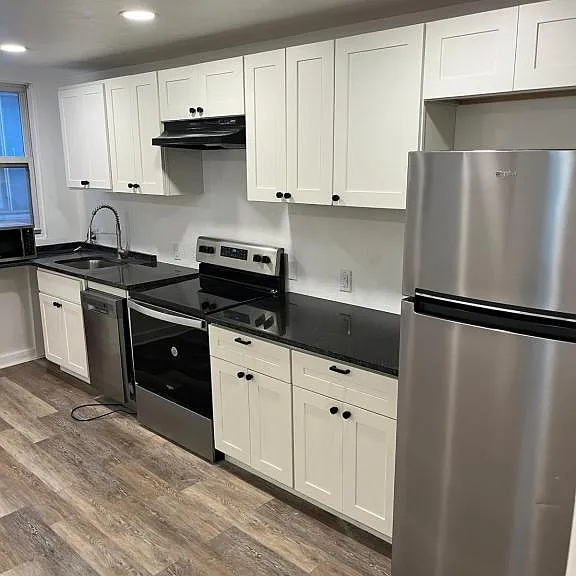 32 Bridge St #4 — Photo 2