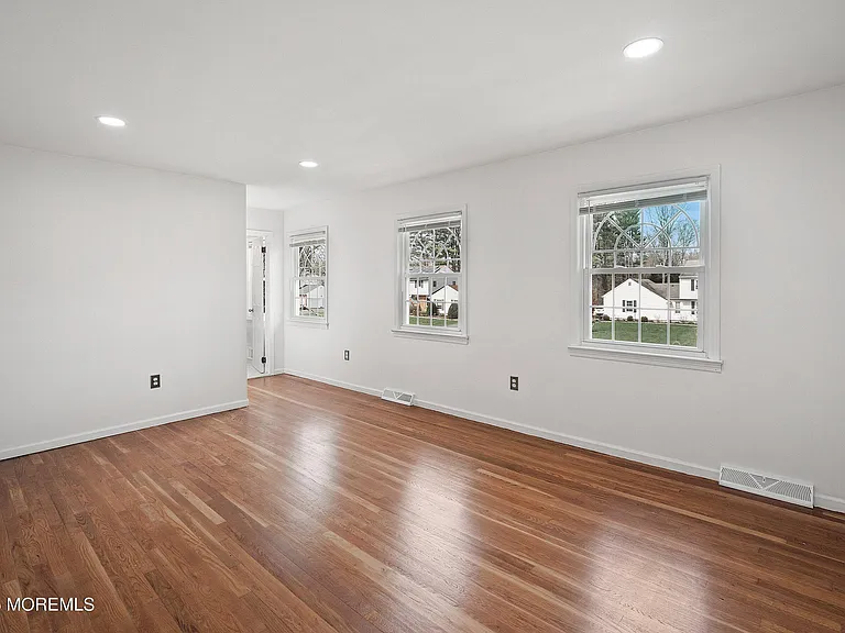 10 Monroe Ct — Photo 23