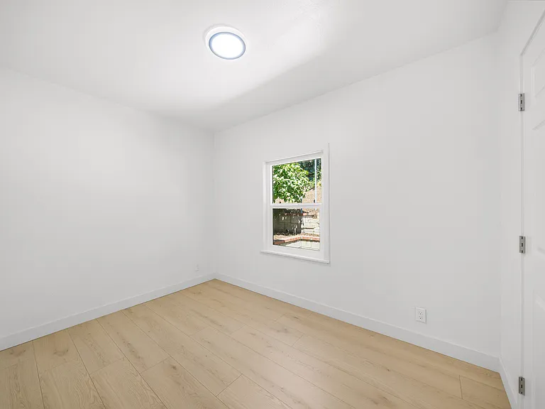 2035 Las Colinas Ave — Photo 28