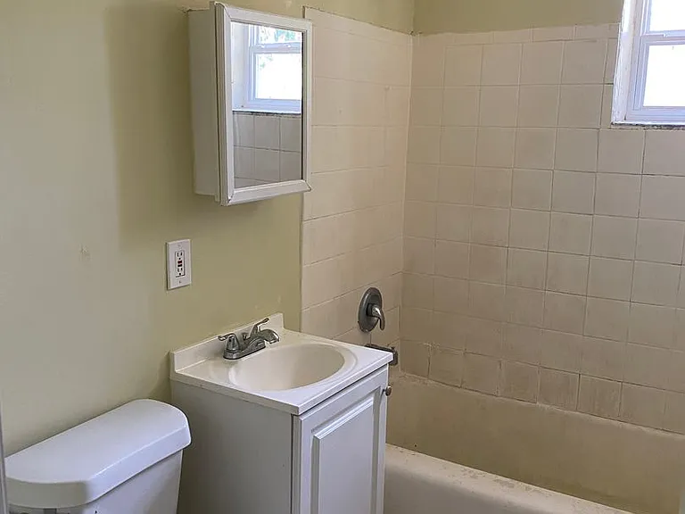 624 W 2nd St — Photo 3