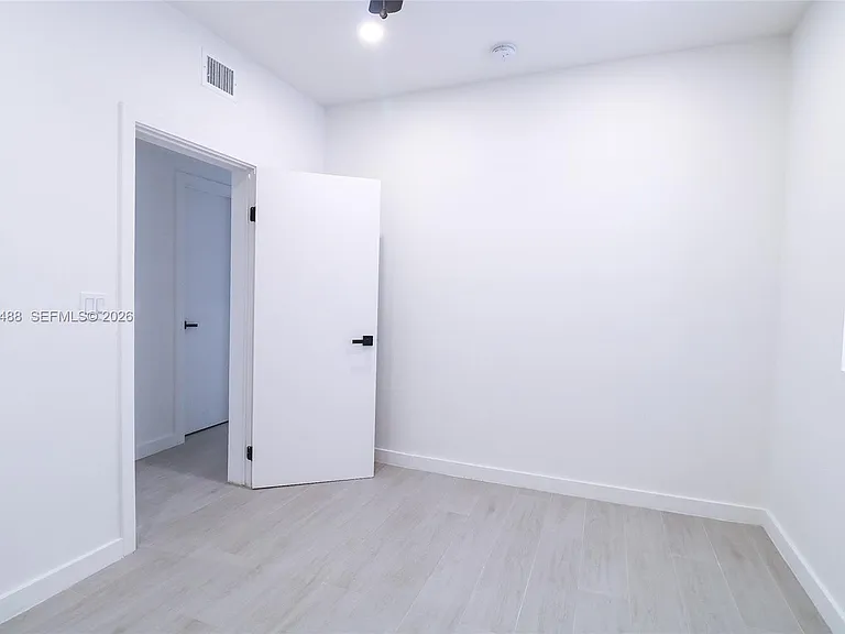 221 SW 11th Ave #2 — Photo 9