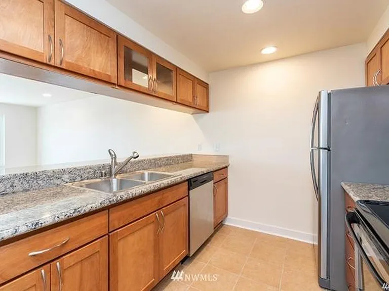 25 N Broadway #303 — Photo 11