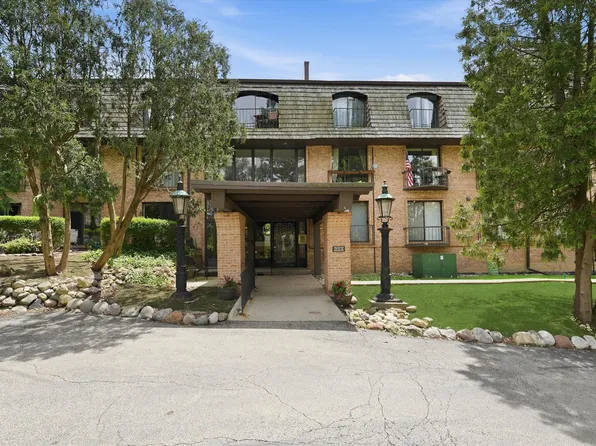600 W Russell St APT 309, Barrington, IL 60010