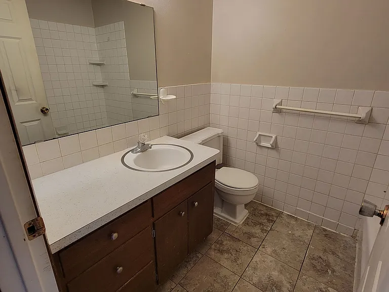 321 Harrison St S — Photo 4
