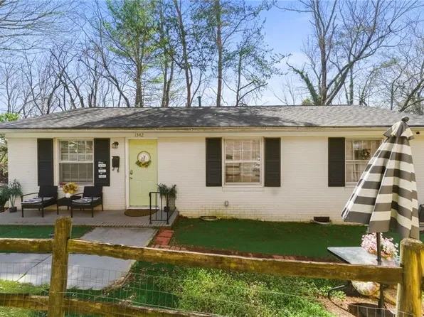 1342 Tredwell Dr, Winston Salem, NC 27103