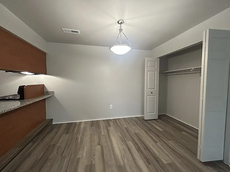 Woodland Villa Apartments — Photo 65