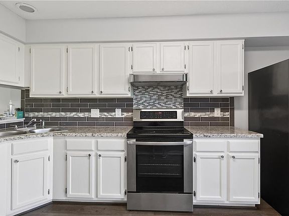 3rd image of 4472 Silverleaf Dr