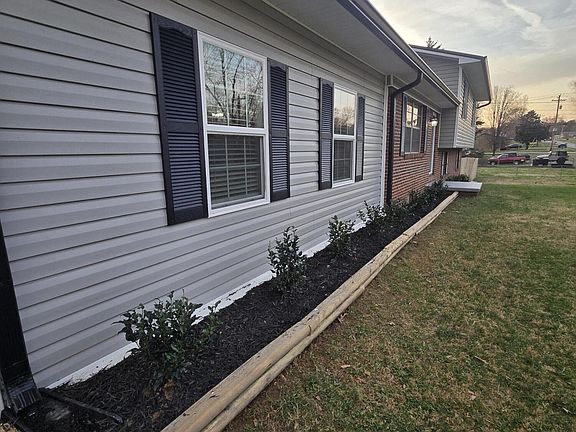 3rd image of 3115 Georgetown Dr NW