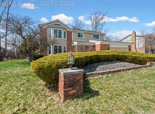5325 Allison Dr, Troy, MI