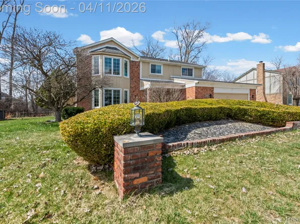 5325 Allison Dr, Troy, MI 48085