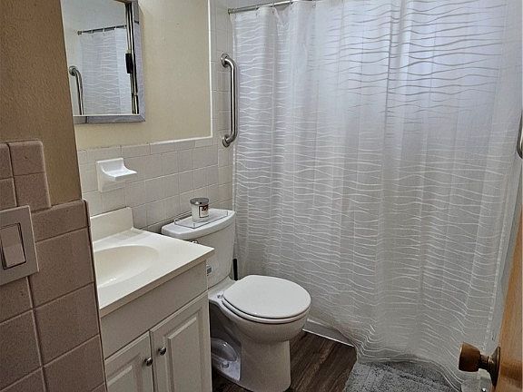 4th image of 25400 Country Club Blvd Unit 5