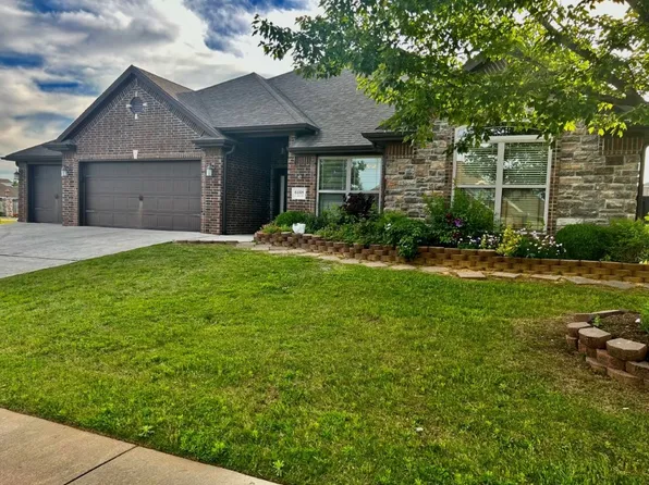 6408 S 49th St, Rogers, AR 72745