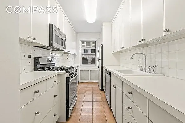 Sold by Compass | media 10