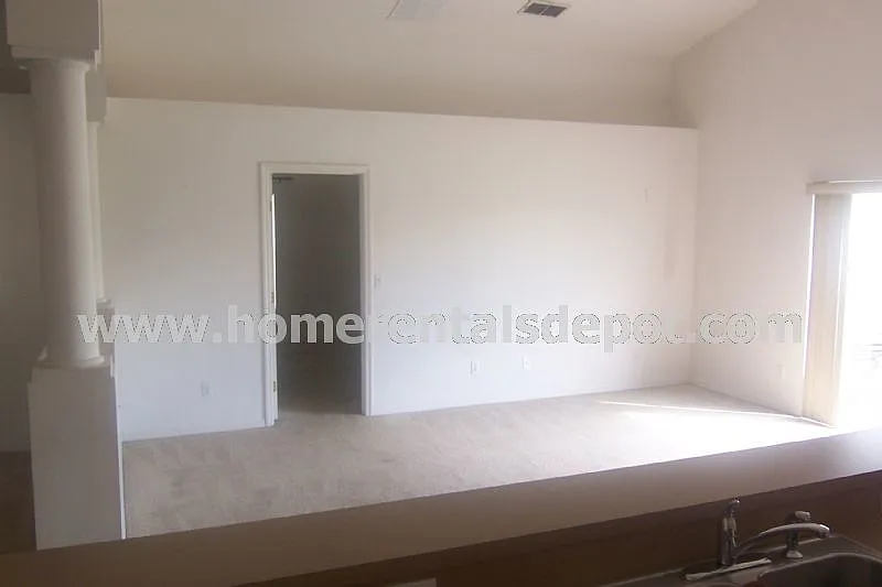 4 bed, 2.0 bath, 1816 sqft, $2,100 — Photo 4