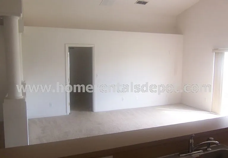 4604 Woodford Dr — Photo 4