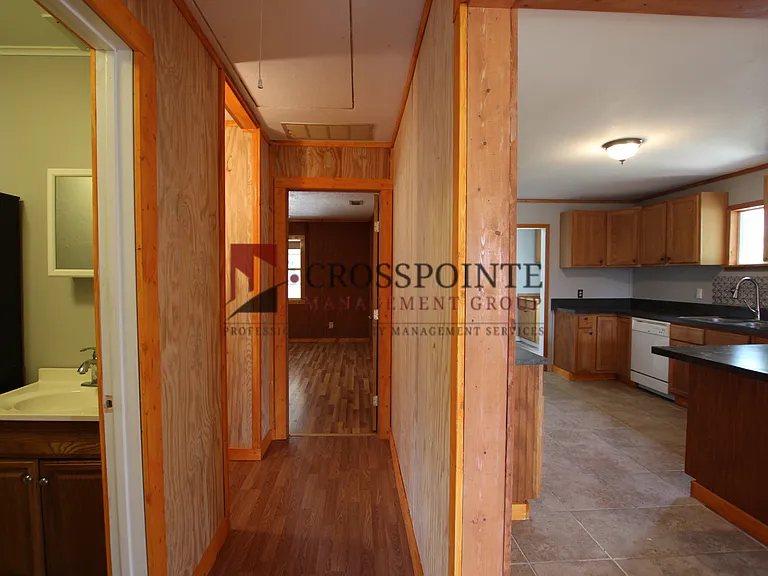 110 S Hunter St — Photo 26