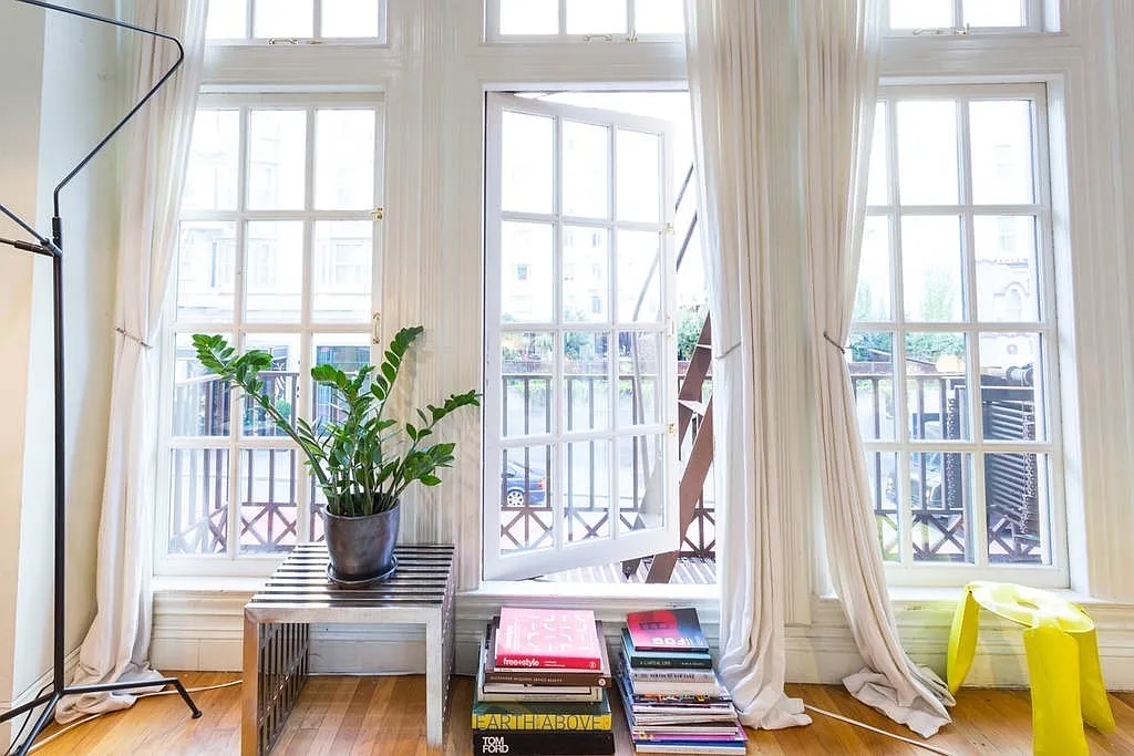 Back on the market! Amazing SOHO style full level designer Parkhouse in boutique 3 unit building ... — Photo 3