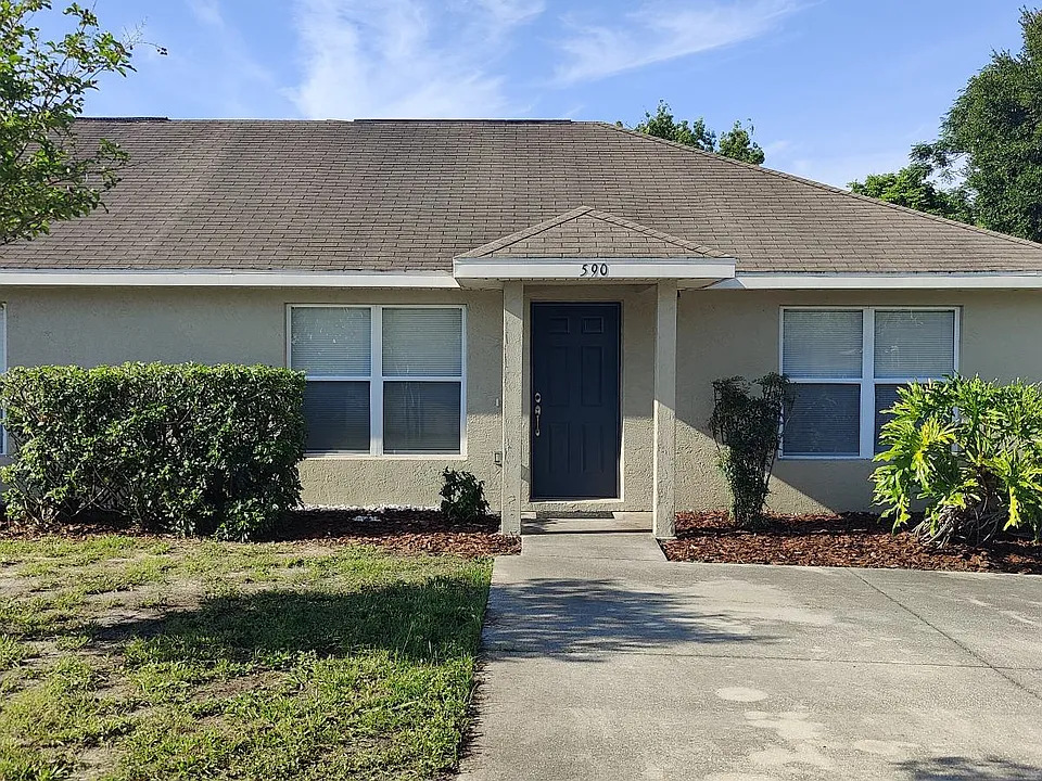 590 Pasaje Ave