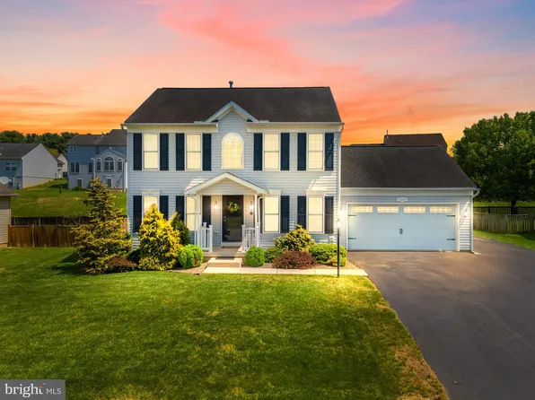 10217 Stagecoach Dr, Hagerstown, MD 21740