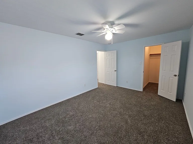 902 Fleming St — Photo 28