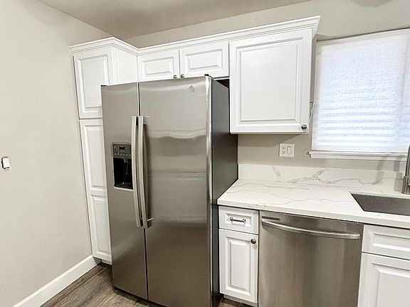 4th image of 2225 Knight Ct