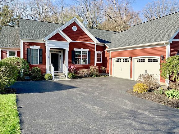 2nd image of 15 Summerfield Cir