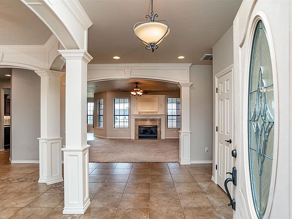 3rd image of 301 Prairie Ln