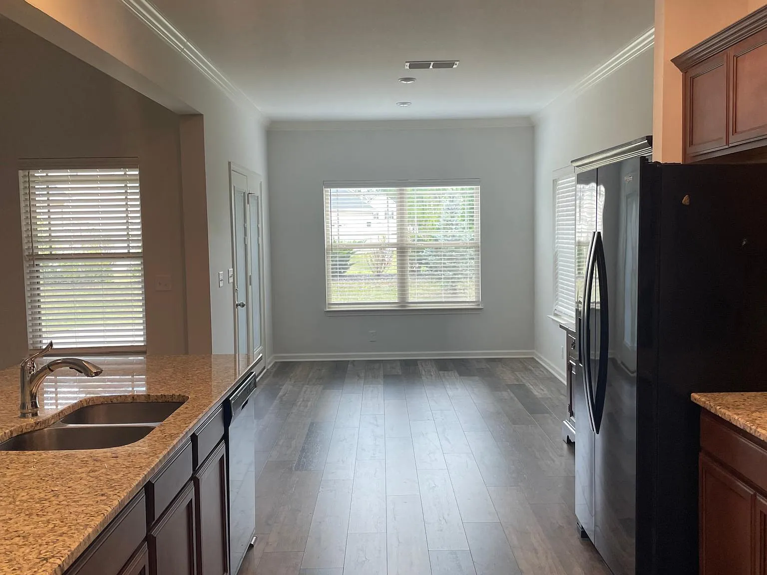 3 bed, 1624 sqft, $2,550 — Photo 4