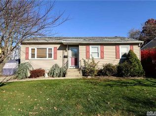 110 44th St, Lindenhurst, NY 11757