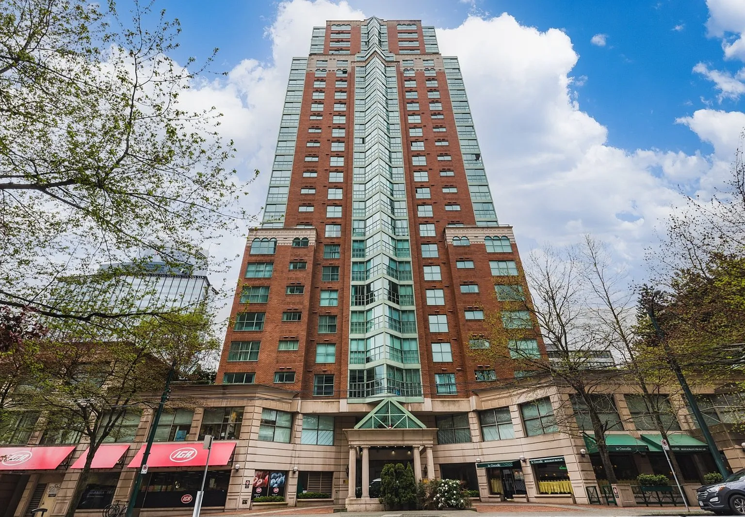 Vancouver Tower — Photo 1