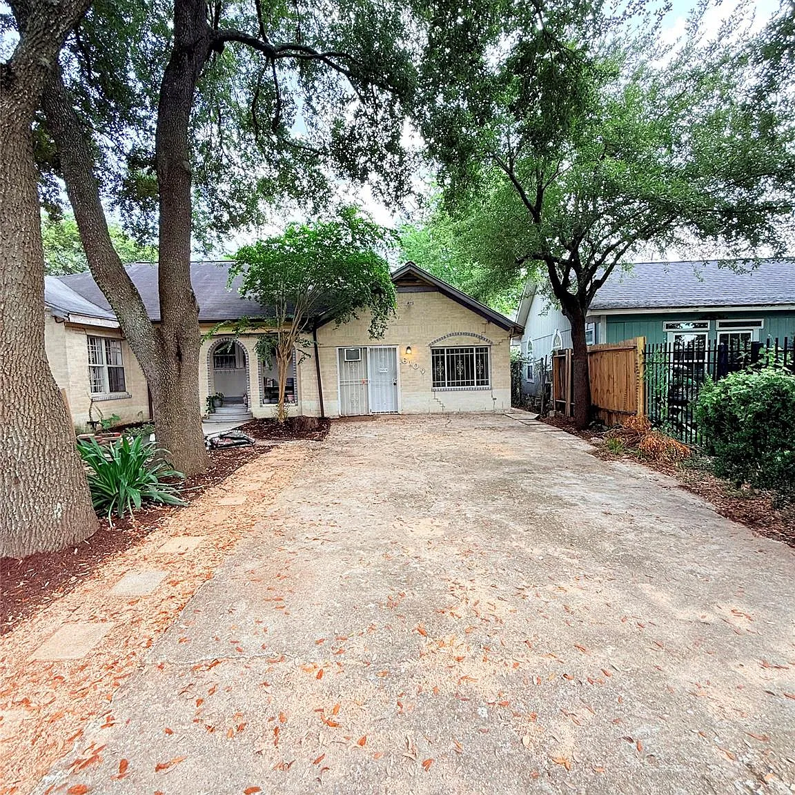 1 bed, 1.0 bath, 1845 sqft, $950 — Photo 1