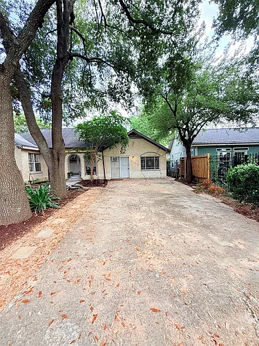 6109 Saxon Dr #B Photo 1 6109 Saxon Dr #B Photo 1