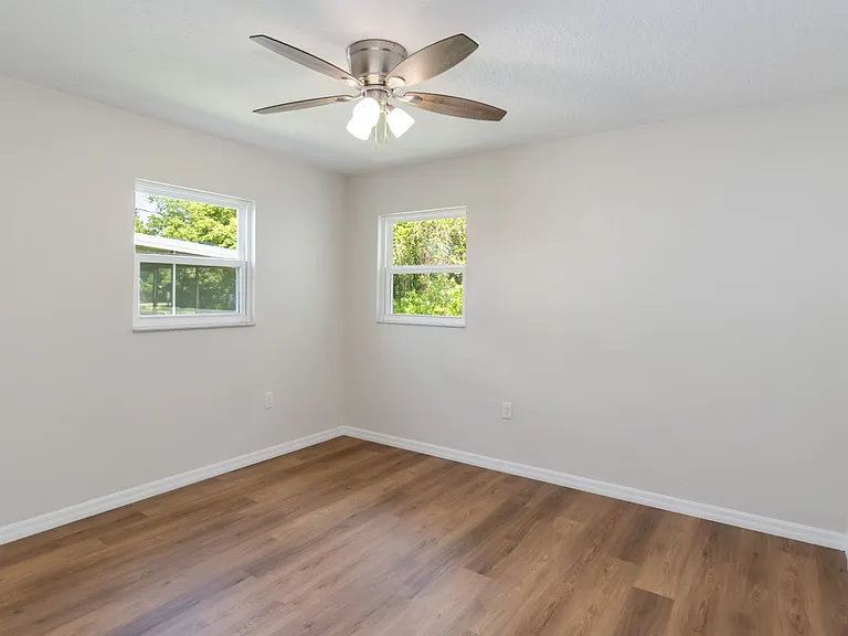 217 Montana Ave — Photo 15