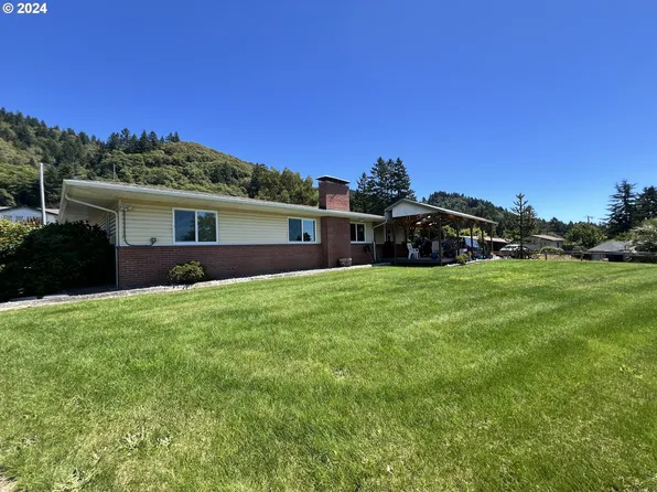 16247 Chapman Ln, Brookings, OR 97415