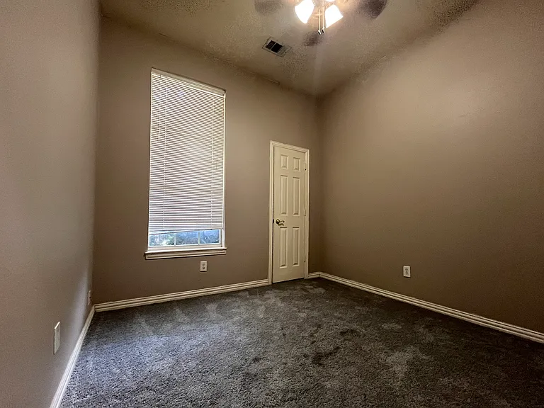 2028 Greenfield Ln — Photo 15
