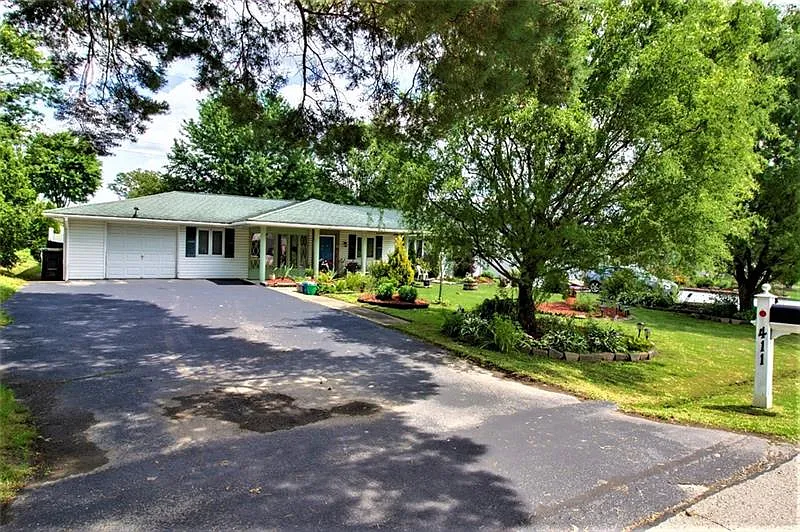 4 bed, 1352 sqft, $2,500 — Photo 2