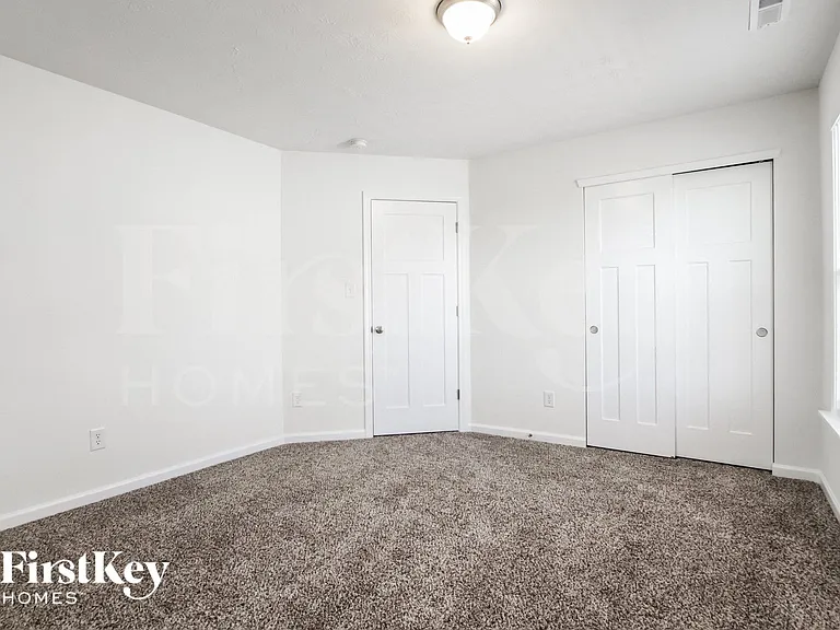 7240 Lockford Walk N — Photo 12