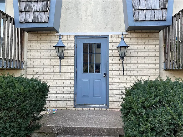 504 S Liberty St #F — Photo 2