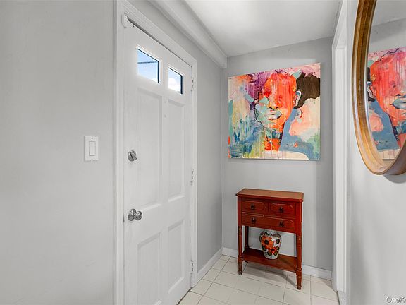 4th image of 315 Maple Avenue