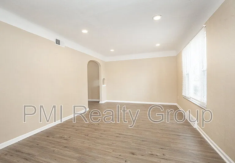 645 Babbitt Rd — Photo 3