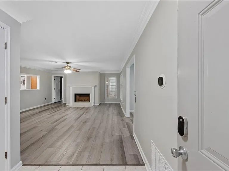 601 Abingdon Way — Photo 2