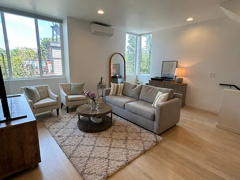 2nd floor living area