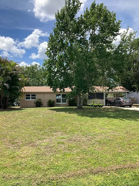 3 bed, 900 sqft, $1,700 — Photo 1