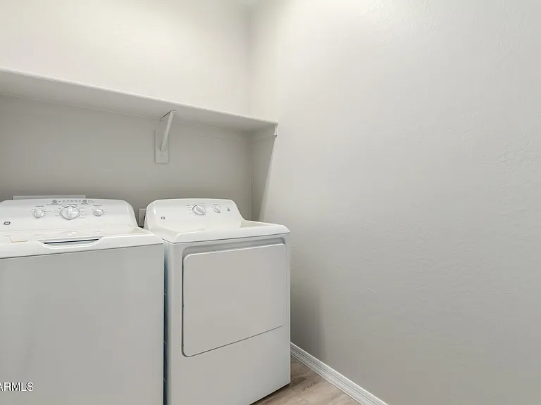 1275 E Jahns Dr — Photo 14
