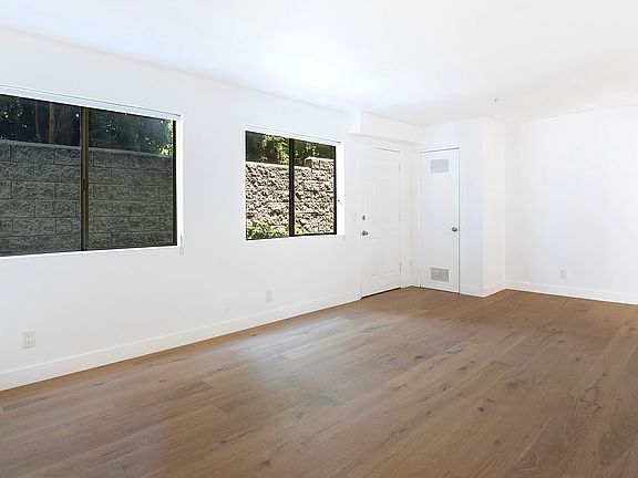 4th image of 231 E Hyde Park Blvd #11365838